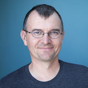 Portraitfoto von Dr. habil Timo Moritz. 