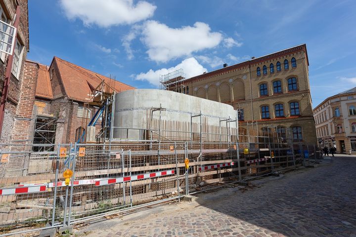 Verschalung des Großaquariums auf der Museumsbaustelle. (Foto: Anke Neumeister/Deutsches Meeresmuseum)