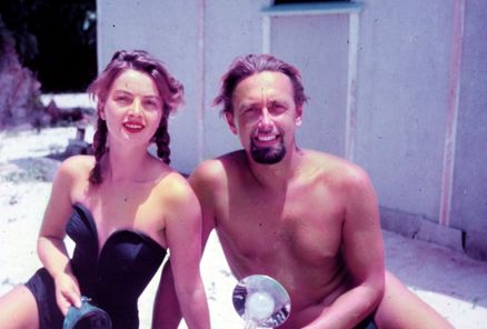 Lotte und Hans Hass mit Tauchausrüstung