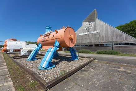 Unterwasserstation vor dem Gebäude des NAUTINEUMs (Foto: Anke Neumeister/Deutsches Meeresmuseum)