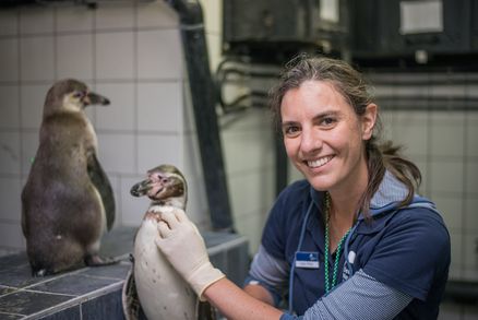 Helen Rößler mit Pinguin