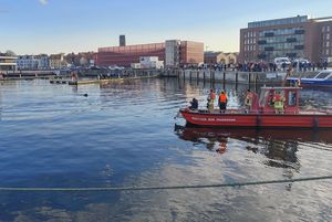 Feuerwehrboot im Hafen