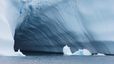 Eishöhle in der Antarktis