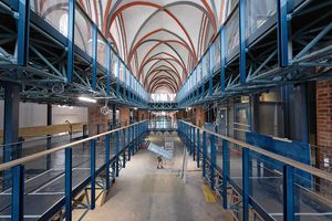 Blick auf Stabwerköffnungen in der Katharinenhalle im MEERESMUSEUM (Foto: Anke Neumeister/Deutsches Meeresmuseum)