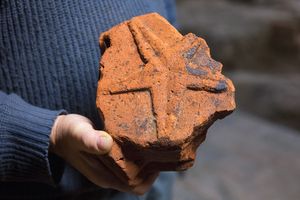 Backstein mit Sternmotiv