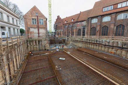 Die Baustelle auf dem Südhof des MEERESMUSEUMs. (Foto: Anke Neumeister/Deutsches Meeresmuseum) 